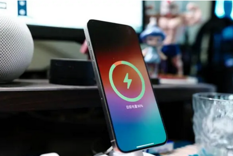 博罗苹果15换屏服务分享用什么充电器给iPhone15充电更好 
